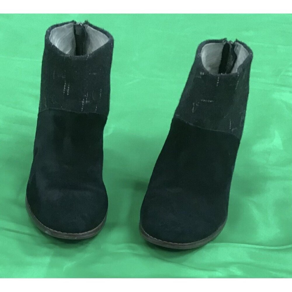 Womans Tom Booties size 10w Black and Grey